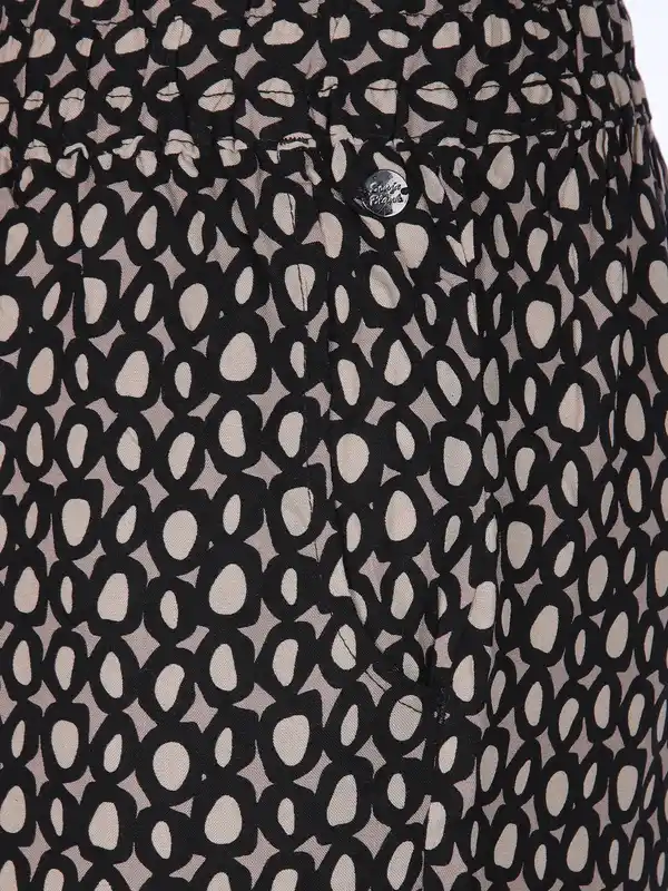 Bild 4 von Große Größen 7/8 Sommerhose Beige