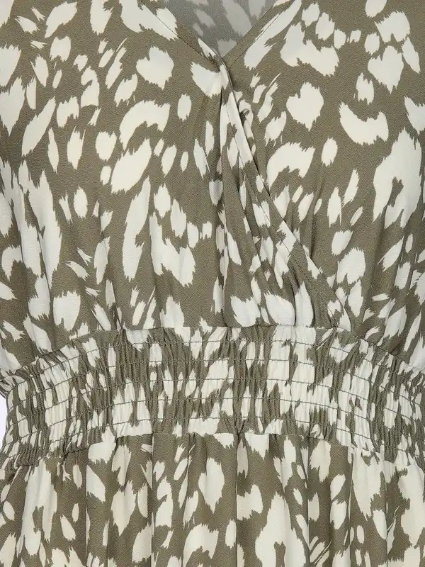 Bild 3 von Damen Jerseykleid ohne Ärmel im Alloverprint Oliv