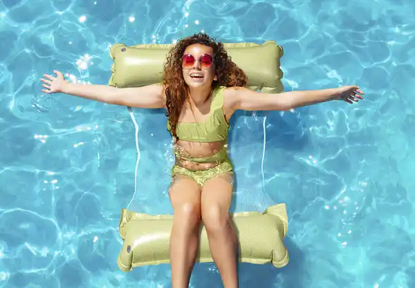 Bild 4 von IDEENWELT Wasserhängematte gepunktet