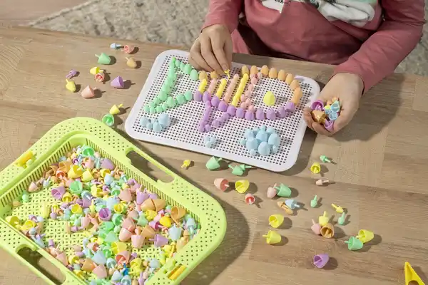Bild 4 von IDEENWELT Mosaiksteckspiel mit 390 pastellfarbenen Steckern