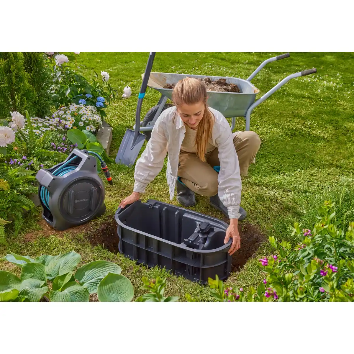 Bild 3 von Gardena Undercover Schlauchbox RollUp M Komplettset