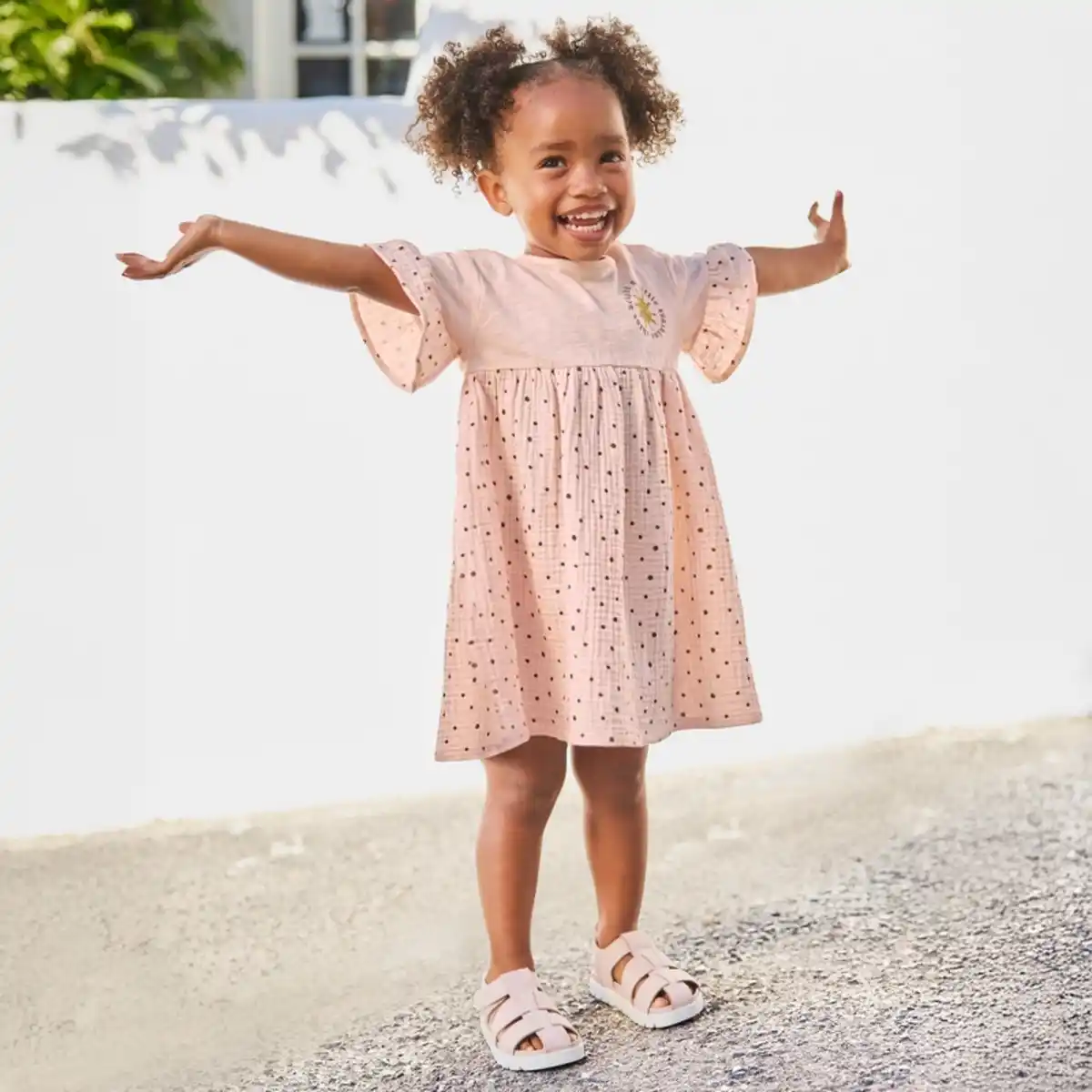 Bild 2 von Baby-Mädchen-Kleid mit Rockteil und Armverzierungen