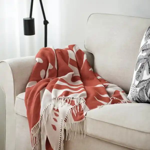 Bild 2 von HYLSNEJLIKA Plaid, orange/Blumenmuster 130x170 cm