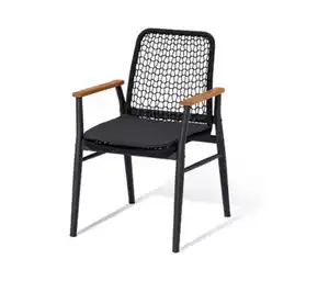 Dining-Stuhl mit Teak-Armlehnen und Textilgeflecht