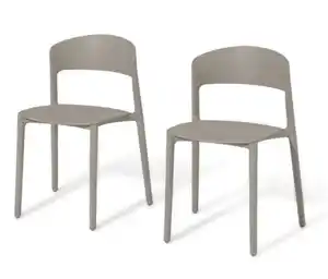 2 Kunststoff-Stühle