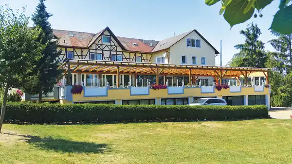 Bild 1 von Bayern – Naturpark Altmühltal – Wemding – 3*Seebauer Hotel Gut Wildbad