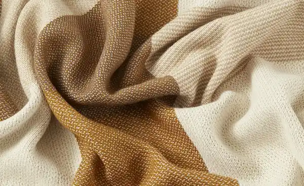 Bild 4 von como superior Wohndecke Karo-Strickdecke