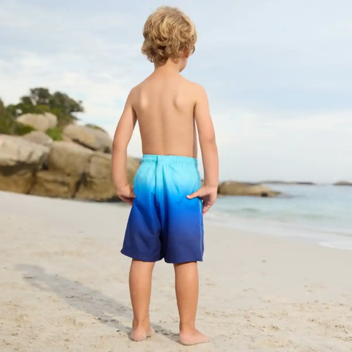 Bild 4 von Jungen-Badeshorts mit Farbverlauf