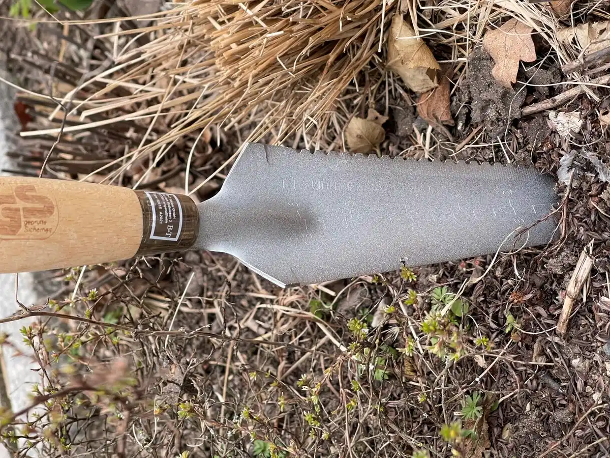 Bild 1 von Multifunktionsschaufel mit Skala und Sägekante, ca. 340 mm – Natur