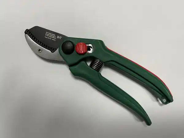 Bild 4 von Amboss-Schere mit 2-Komponenten-Griff, ca. 4 cm Klingenlänge – Schwarz