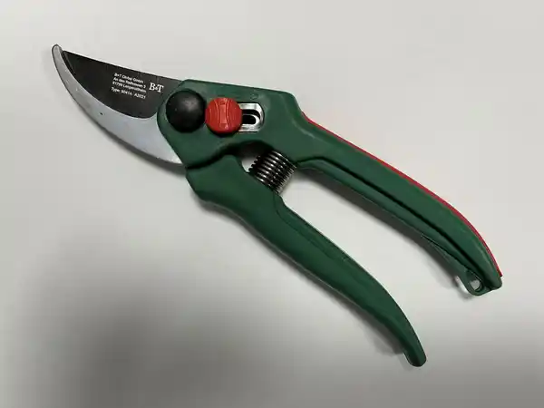 Bild 2 von Bypass-Schere mit einstellbarem Öffnungswinkel, ca. 18,5 cm – Schwarz/Grün