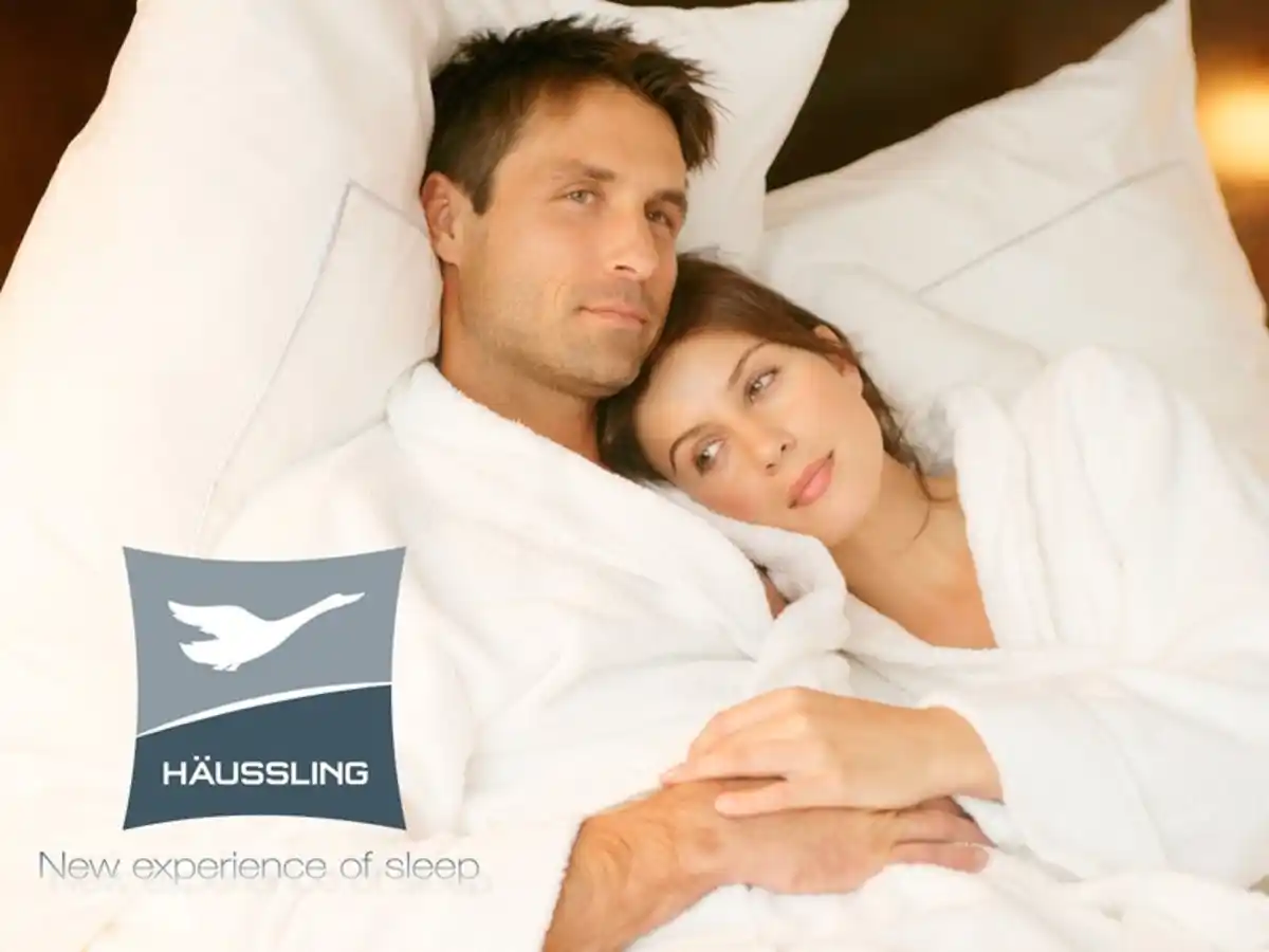 Bild 3 von HÄUSSLING HÄUSSLING Daunen-Kassettenbettdecke, warm, hochwertig, ideal als Ganzjahresdecke