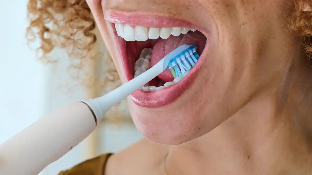 Bild 2 von PHILIPS Sonicare C3 Premium Plaque Defence Bürstenköpfe weiß 4er Pack