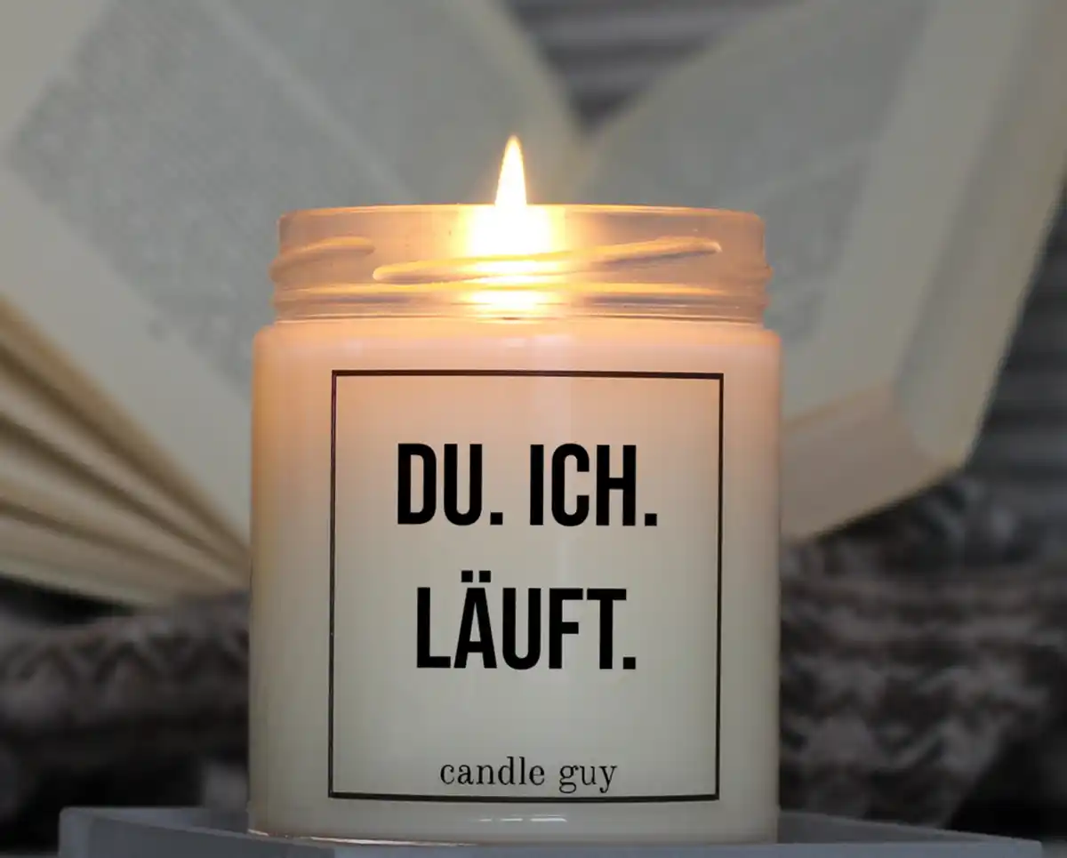 Bild 2 von candle guy Duftkerze "Du. Ich. Läuft."