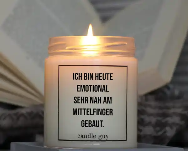 Bild 2 von candle guy Duftkerze "Ich bin heute emotional sehr nah am Mittelfinger gebaut"