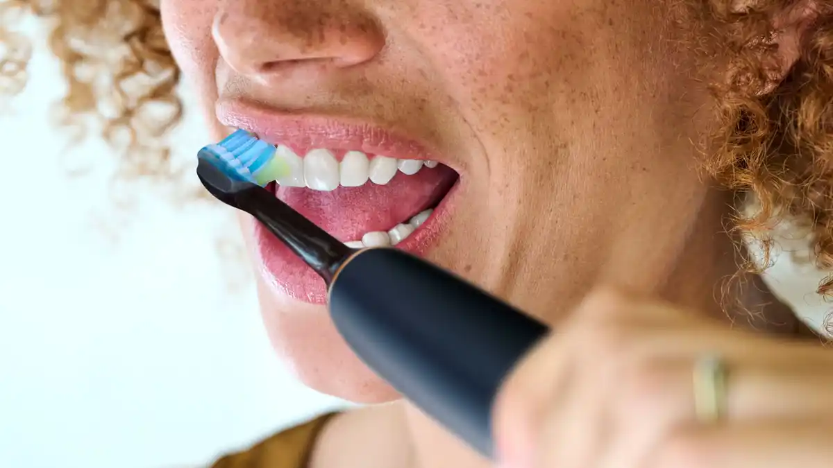 Bild 2 von PHILIPS Sonicare C3 Premium Plaque Defence Bürstenköpfe schwarz 4er Pack