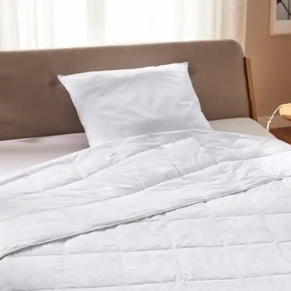 Bild 2 von NOVITESSE Sommer-Daunendecke; B x L: ca. 135 x 200 cm