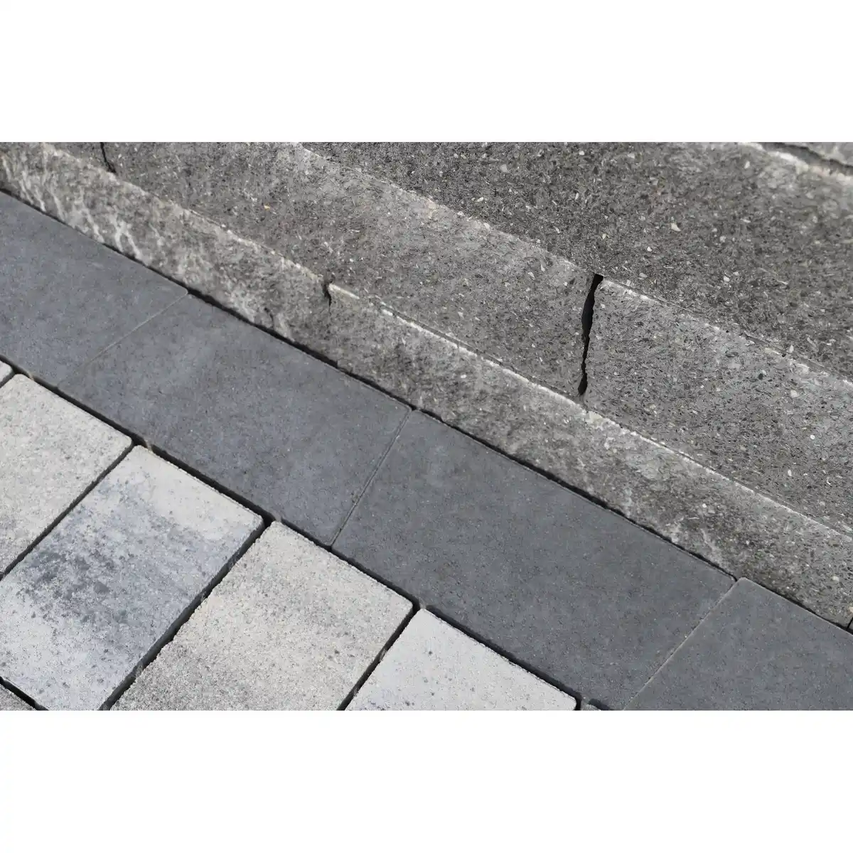 Bild 1 von EHL Mähkante 'Trapez' anthrazit 29,5 x 16 x 5 cm