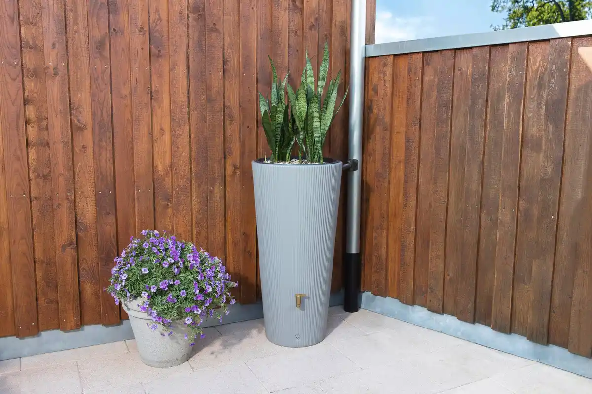 Bild 1 von 4rain Regenspeicher Vaso 2in1 Decor 220 L zinkgrau mit Pflanzenschale