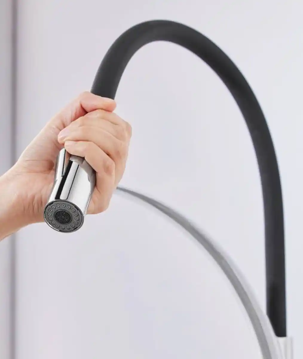 Bild 2 von LIV&BO® Einhebel-Spültischarmatur mit Gummi-Flexschlauch