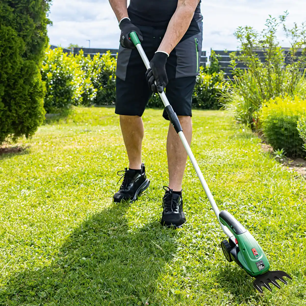 Bild 1 von Powertec Garden 4in1 Li-Ion Akku-Gras- und Strauchschere