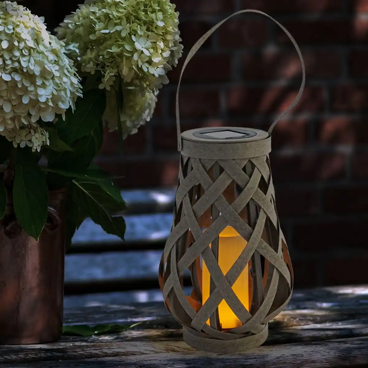 Bild 1 von Solar-Laterne in Rattanoptik mit Flackereffekt 16x27cm Warmweiß