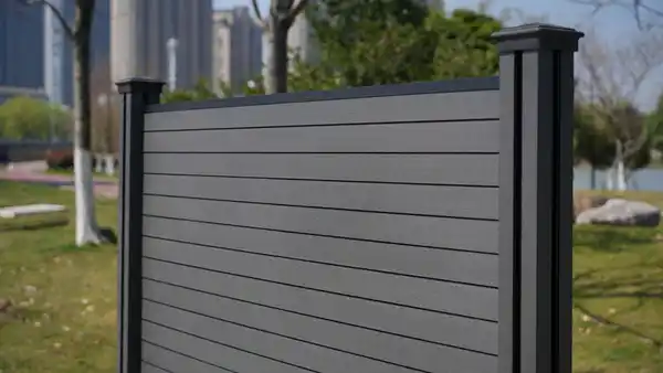 Bild 4 von WPC-Sichtschutzzaun CORTADO - 5x Element + 6x Pfosten - Schwarz