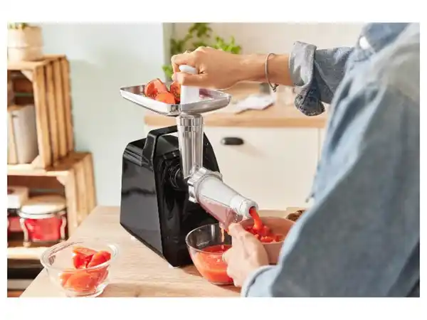 Bild 3 von SILVERCREST® KITCHEN TOOLS Elektrischer Fleischwolf, mit Tomatenpassierer-Aufsatz