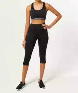 Sport-Leggings in Caprilänge, schwarz