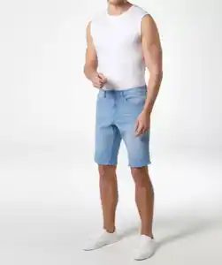 Jeans-Shorts in Bermudalänge, jeansblau hell