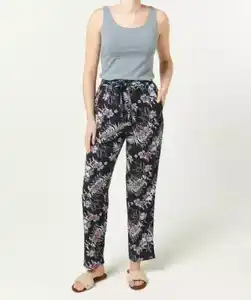 Viskosehose mit Blumenmuster, schwarz