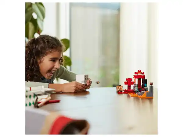 Bild 2 von Lego Minecraft 21255 »Hinterhalt am Netherportal«