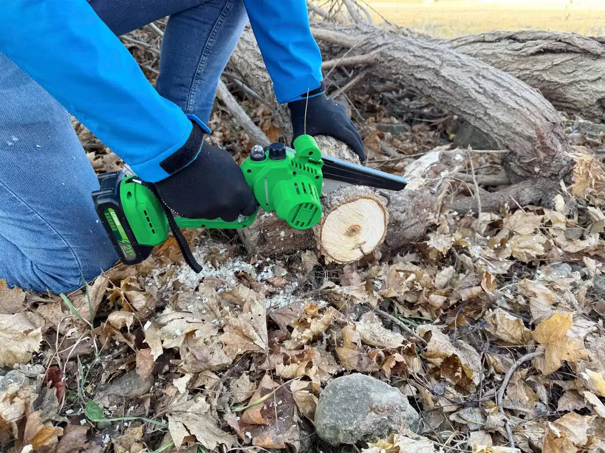 Bild 2 von HAMMERSMITH Akku-Mini-Kettensäge »PocketSaw Pro«