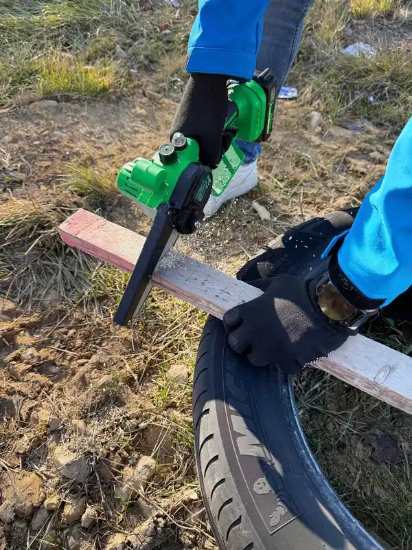 Bild 3 von HAMMERSMITH Akku-Mini-Kettensäge »PocketSaw Pro«