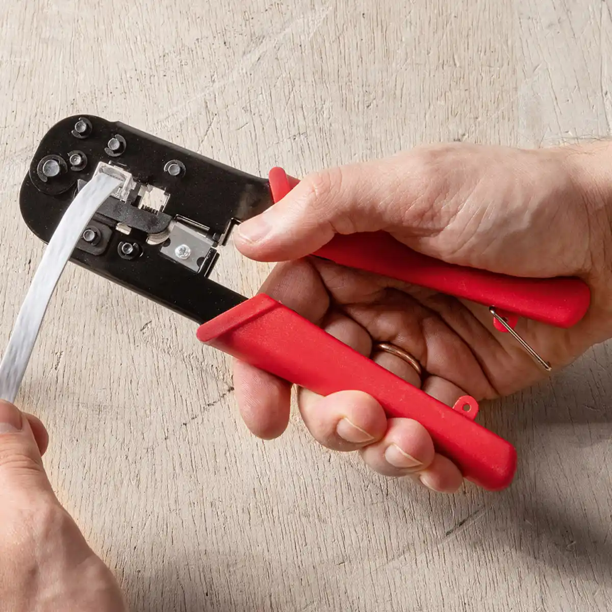 Bild 1 von Abisolier- & Crimpzange mit Steckverbindung