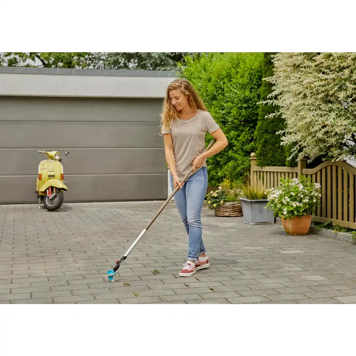 Bild 4 von GARDENA Fugenkratzer, Stiellänge: 130 cm, Edelstahl, 2 in 1