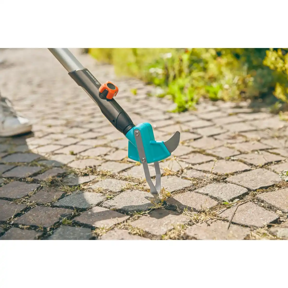 Bild 4 von GARDENA Fugenkratzer, Stiellänge: 130 cm, Edelstahl, 2 in 1