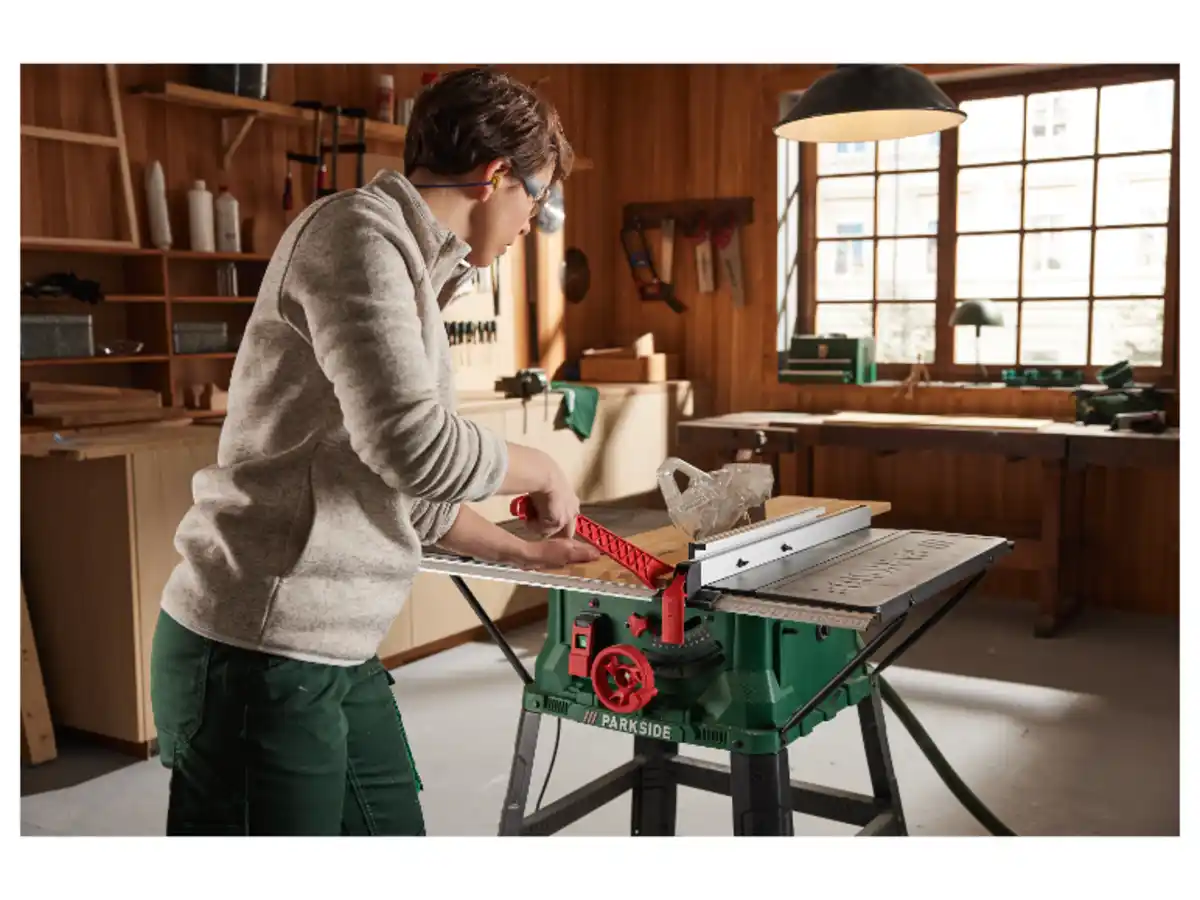 Bild 2 von PARKSIDE® Tischkreissäge »PTKS 2200 A1«, mit stufenlos einstellbarer Schnitthöhe