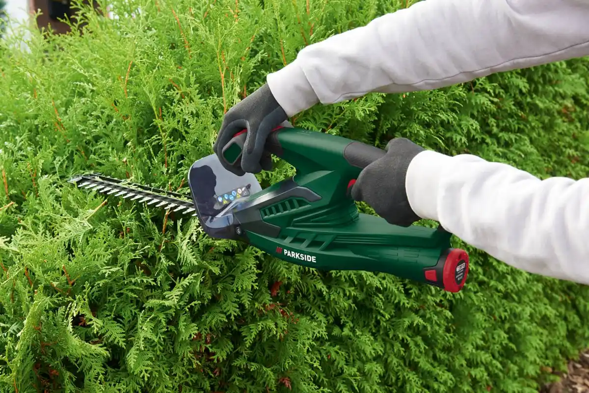 Bild 2 von PARKSIDE® Akku-Heckenschere 12 V »PHSA 12 B1« mit Akku