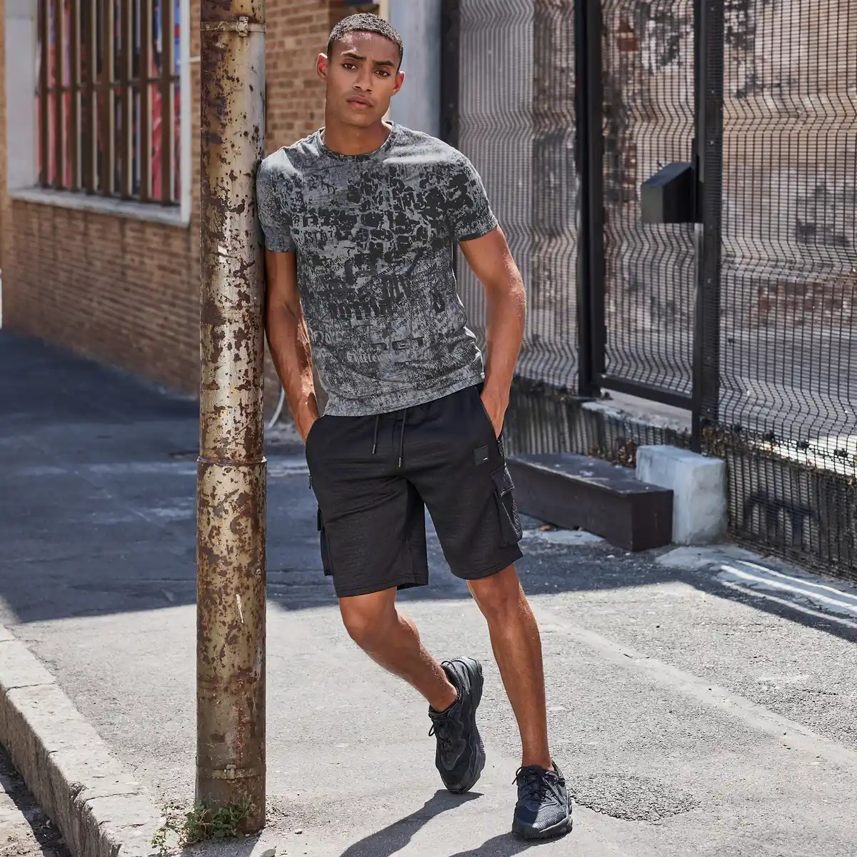 Bild 1 von Herren-Bermudas im Cargo-Stil