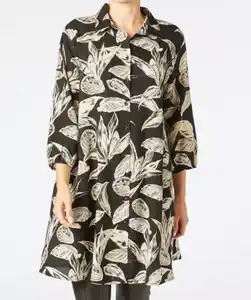 Longbluse aus Viskose, schwarz bedruckt