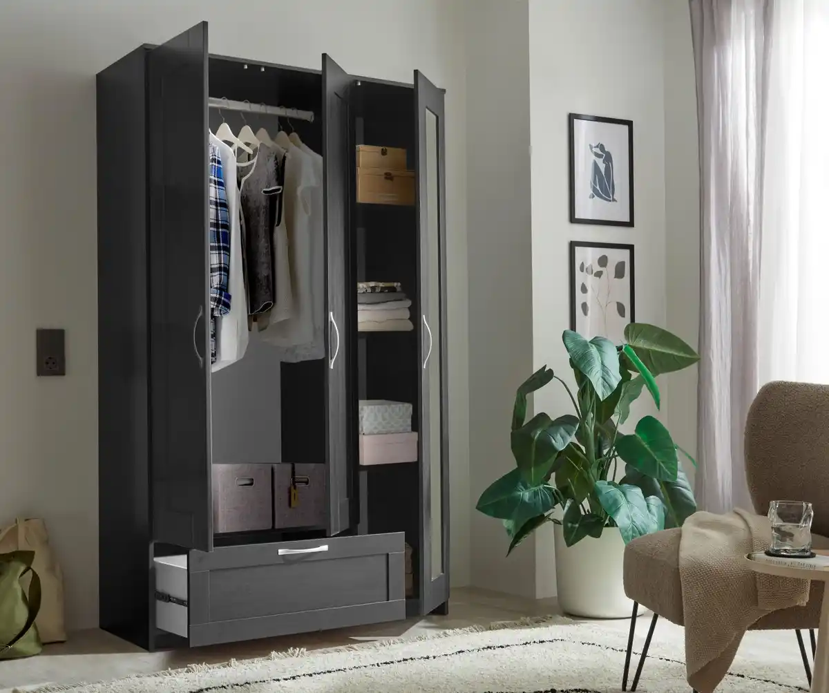 Bild 2 von Kleiderschrank