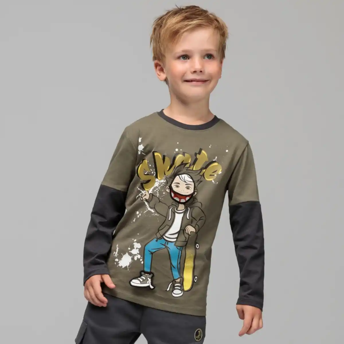 Bild 2 von Kinder-Jungen-Langarmshirt mit Frontaufdruck und Applikationen