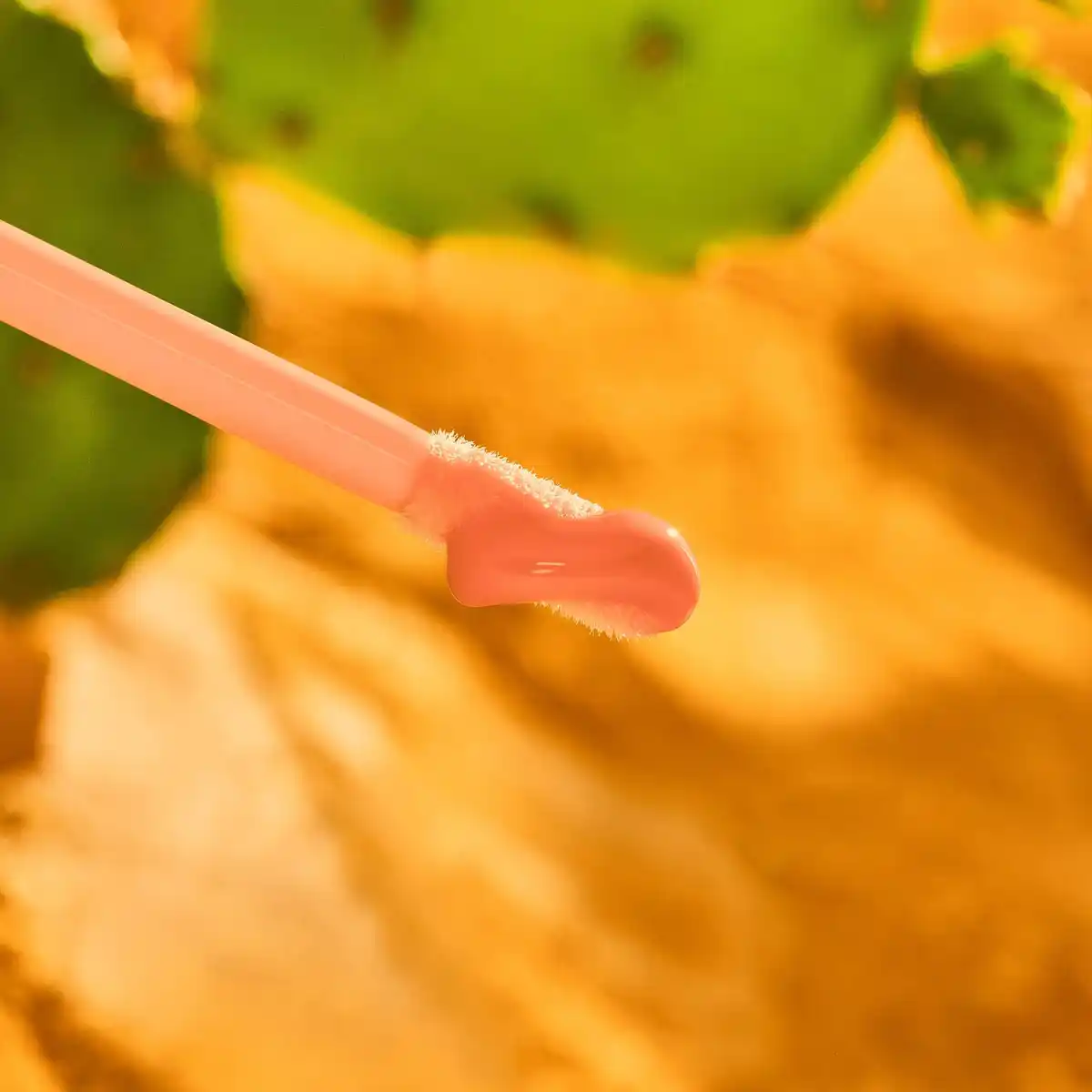 Bild 4 von essence plumping lip oil 01 Boots On Carry On!, 5 ml