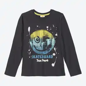 Kinder-Jungen-Langarmshirt mit Frontaufdruck
