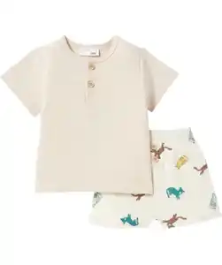 T-Shirt + Musselin-Shorts, naturfarben
