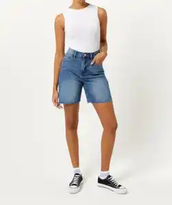 Jeans-Shorts in Bermudalänge, jeansblau
