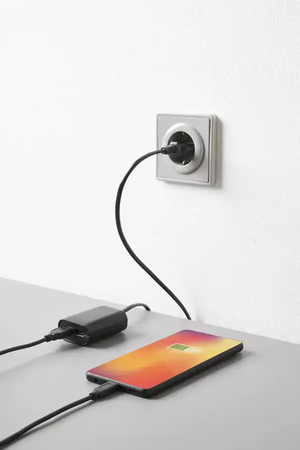 Bild 3 von SWITCH ON® Schnellladegerät