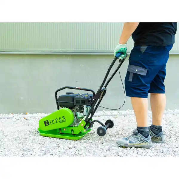 Bild 3 von Zipper Rüttelplatte ZI-RPE60 inkl. Gummiplatte und Fahrwerk 62 kg 4 kW