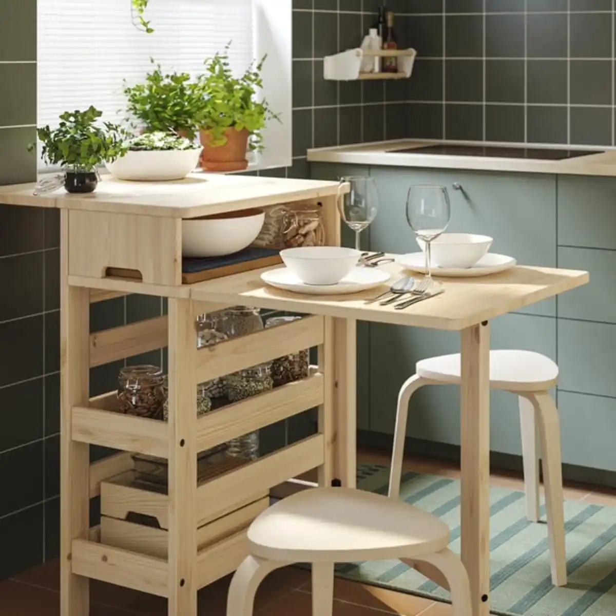 Bild 2 von RESARÖ Klapptisch mit Aufbewahrung mobil, Kiefer